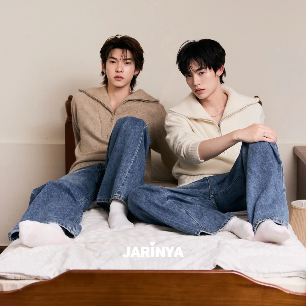 JARINYA Set 2 ชิ้น ไหมพรมเสื้อสเวสเตอร์แต่งซิป+ กางเกง สีพื้น ผ้าไหมพรมหนานุ่มไม่บาง (S115)