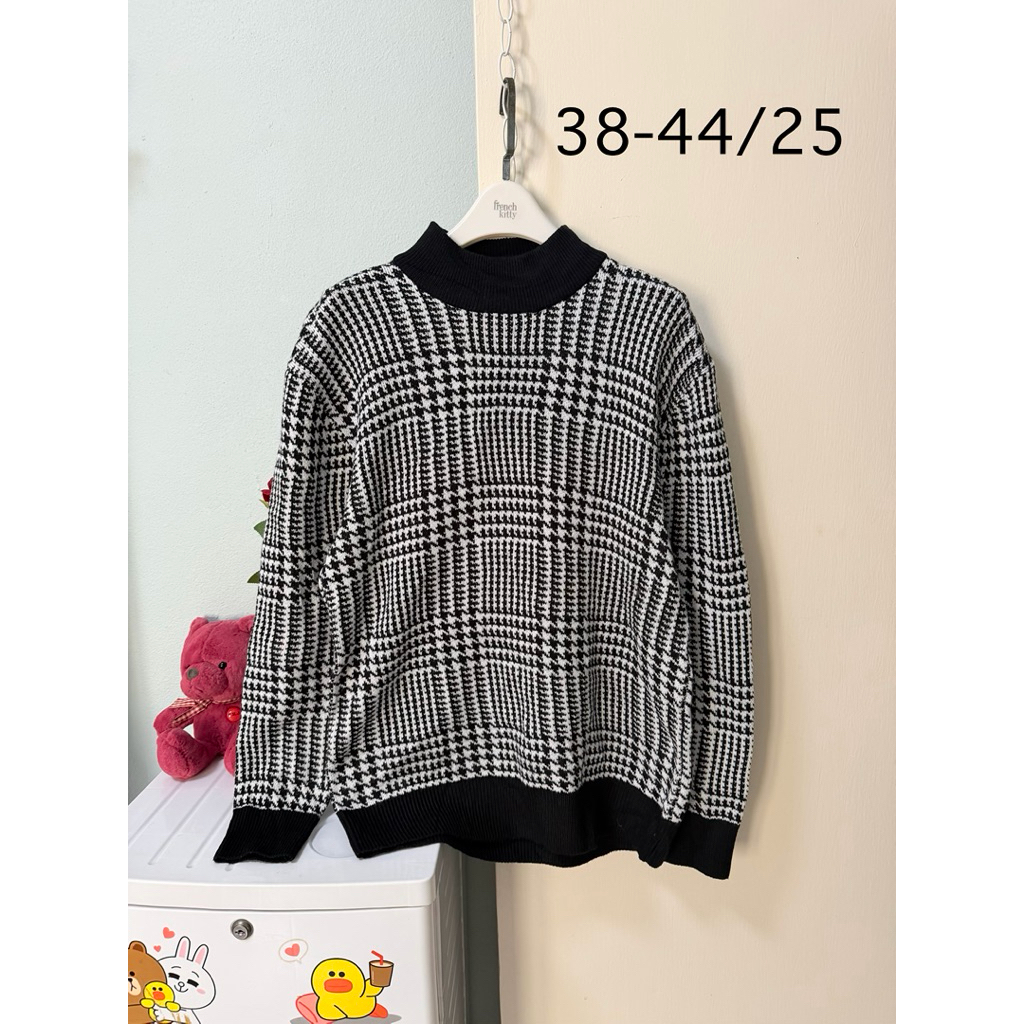 gu เสื้อไหมพรมลายคอปีน