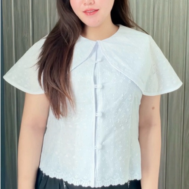 เสื้อลูกไม้ฉลุคอบัวใหญ่คลุมไหล่-แขนสั้น ใส่แล้วเข้ารูปผ้าคอตตอล ใส่สบายไม่ร้อน
