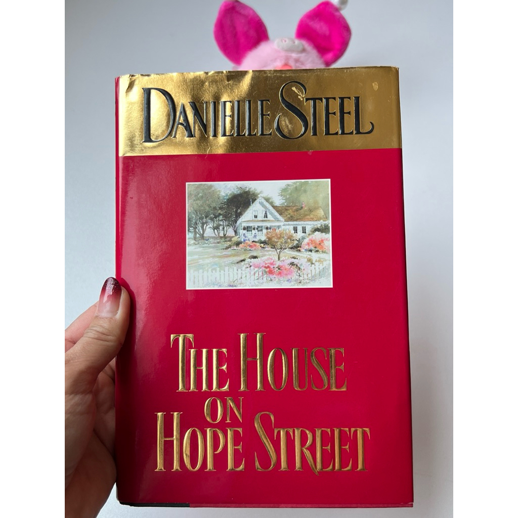 มือสอง : The House on Hope Street