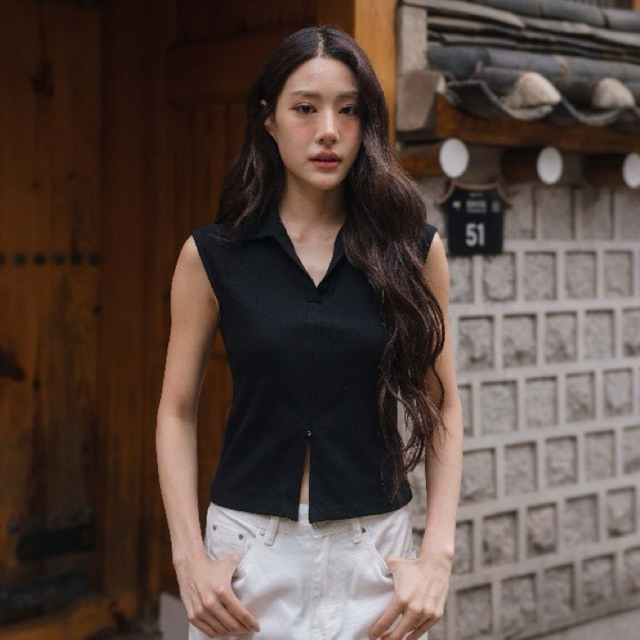Mysis Cutie V-Slit Top