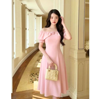 【S-5XL】 เดรสยาว ปาดไหล่ ดีเทลเข็มกลัดดอกไม้ ระบายพองฟูรอบคอสไตล์เจ้าหญิง ทรงเอไลน์ ใส่ออกงาน งานแต่ง