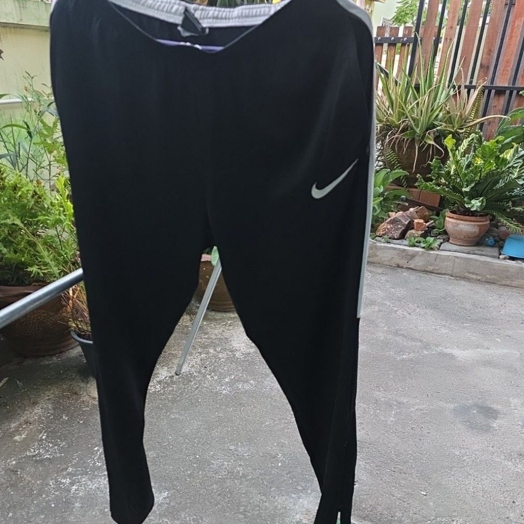 กางเกงวอร์ม nike สเวสเตอร์สภาพสวยมาก