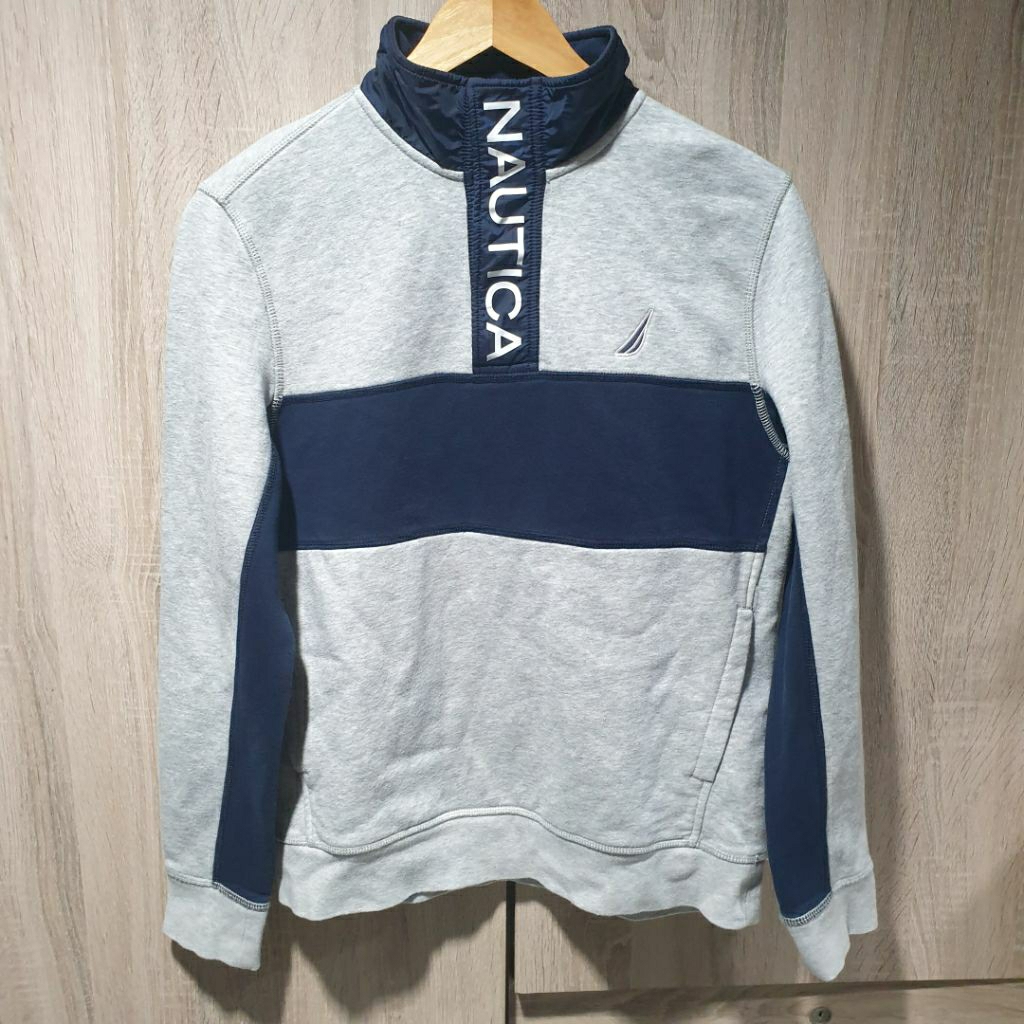 เสื้อสเวตเตอร์ NAUTICA สีเทาตัดกรม ของแท้มือสอง