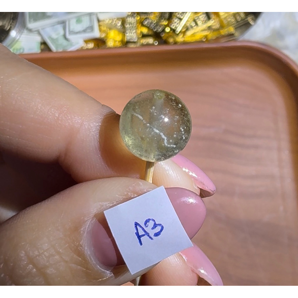 Libyan Desert Glass (แก้วทะเลทรายลิเบีย) (ลูกปัด)Libyan Gold Tektite(ได้ชิ้นที่โพส)