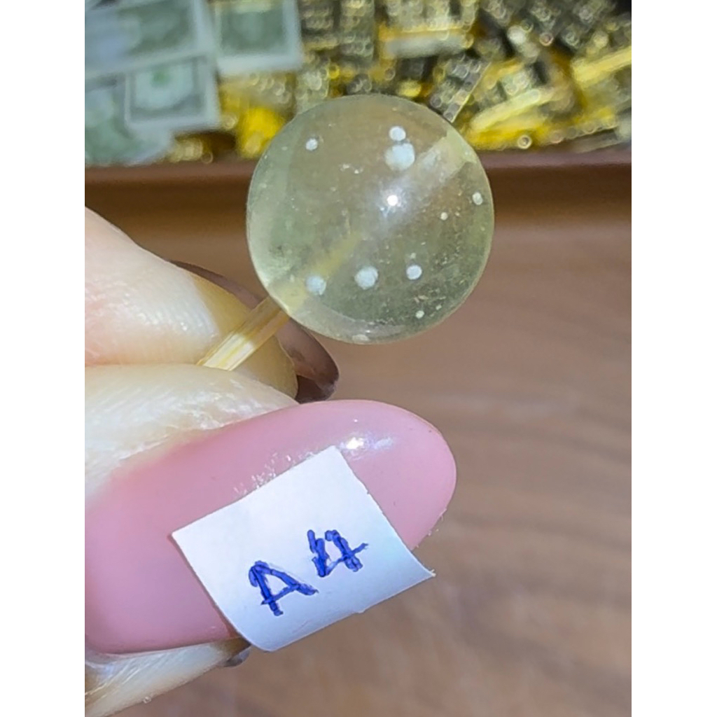 Libyan Desert Glass (แก้วทะเลทรายลิเบีย) (ลูกปัด)Libyan Gold Tektite(ได้ชิ้นที่โพส)
