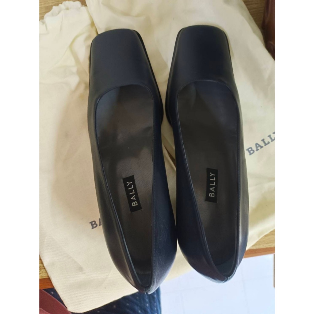 Bally รุ่น FROVI/01 รองเท้าคัทชูส์ผู้หญิง หนังลูกวัวแท้ สีกรมท่า (Vintage) หัวตัด Classic | Size EU 
