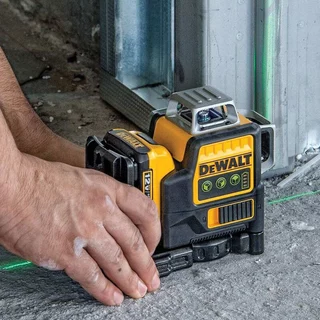 【มอบของขวัญ】12V เครื่องวัดระดับเลเซอร์ 12เส้น 360°/4Dลเซอร์สีเขียว ระดับเลเซอร์กากบาทแนวตั้ง ระดับติดผนั ฟรีขาตั้