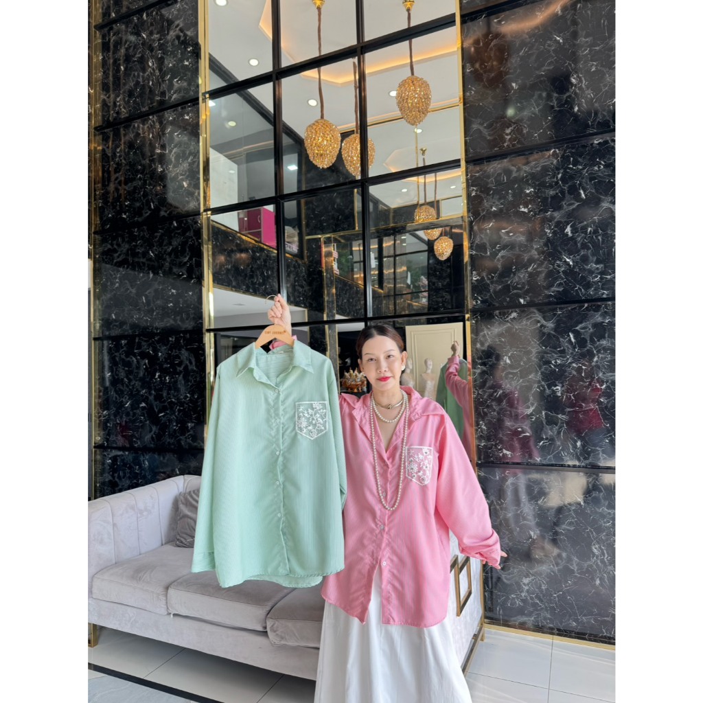 Tinysherbet F20 เสื้อเชิ๊ตคอปก ผู้หญิง ลายทาง กระเป๋าลูกไม้ปักเพชร แขนยาว อก46นิ้ว สีชมพู และ สีเขียว ใส่เที่ยว ใส่ไปงาน