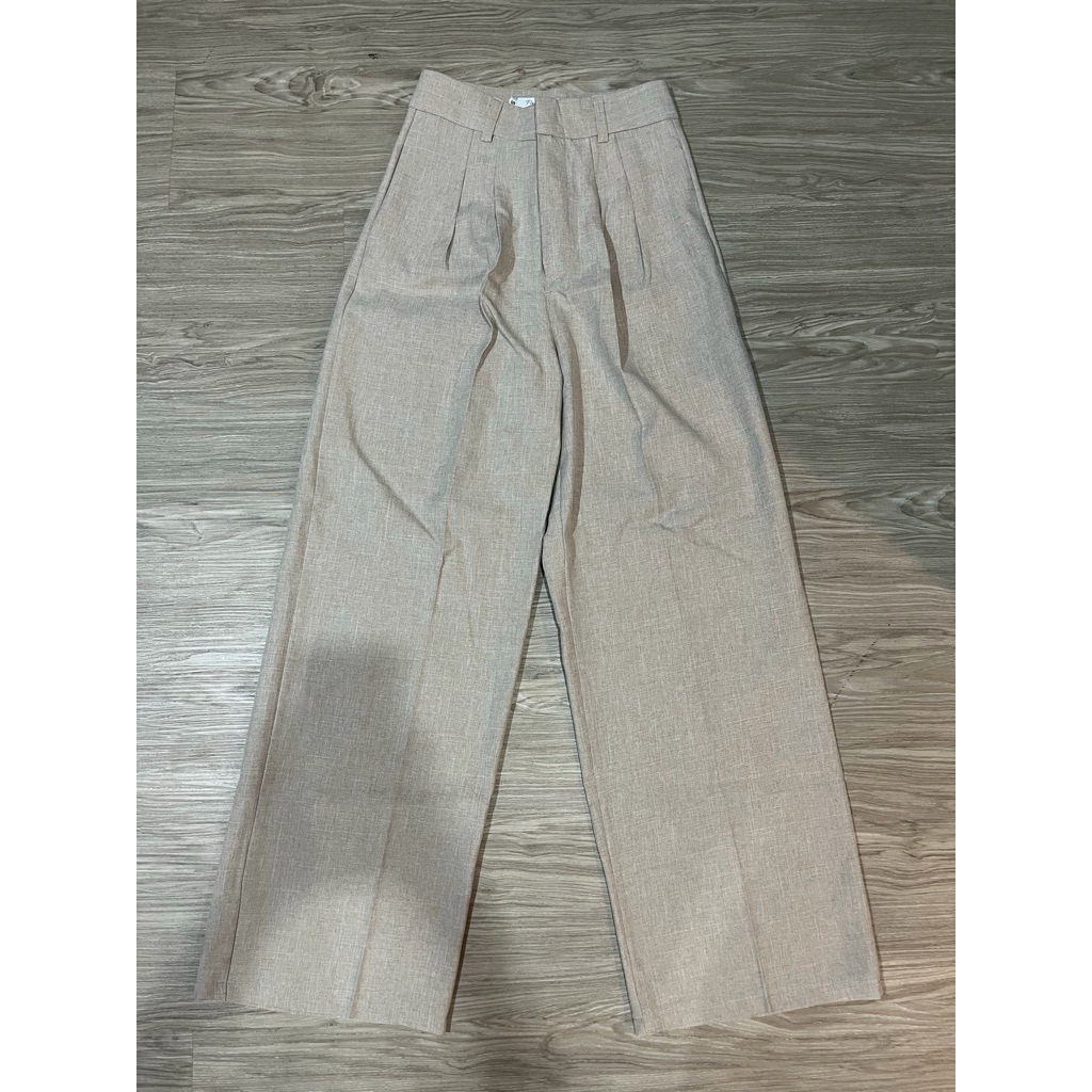 Bloom Pants กางเกงกระบอกใหญ่ แต่งจีบ ผ้าสโนว์สลาฟ  (มือ 1)
