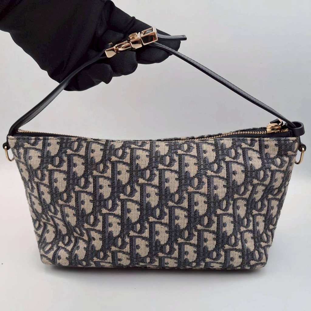 Dior Medium Diortravel Nomad Pouch Y.23