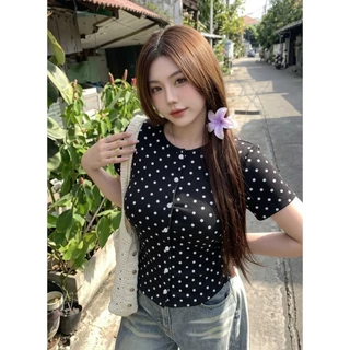 B&R พร้อมส่ง เสื้อยืดแขนสั้นผู้หญิงลายจุด ไซส์ใหญ่ ครอปทอ ทรงกระชับ มีปุ่มด้านหน้า สไตล์เกาหลีน่ารัก