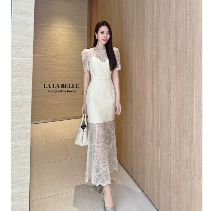 LA LA BELLE -สีครีม เดรสลูกไม้ปักลายกระโปรงยาวทรงหางปลา