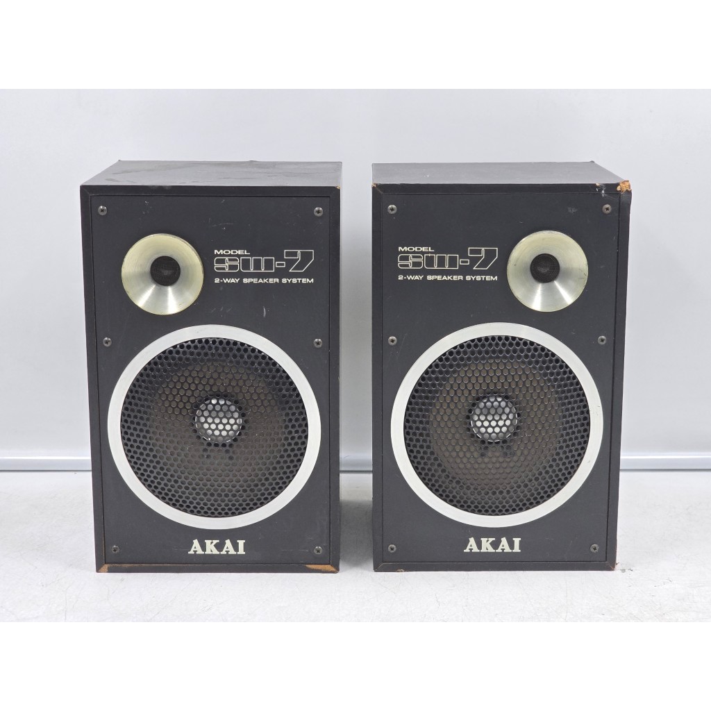 BJ21 ลำโพงญี่ปุ่นมือสอง 1 คู่ AKAI SW-7 40-80W 8 โอห์ม Woofer 3.5 นิ้ว Size ตู้ 13.5x12.5x22CM ตะแกร