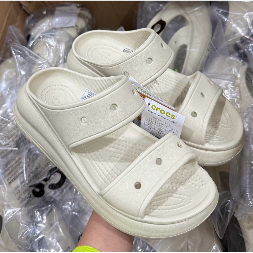 รองเท้า แบบสวม Clog กำลังฮิต น้ำหนักเบา ใส่สบาย ใส่แล้วไม่เจ็บเท้า สินค้ามีพร้อมส่งทุกคู่ สินค้าคุณภาพ