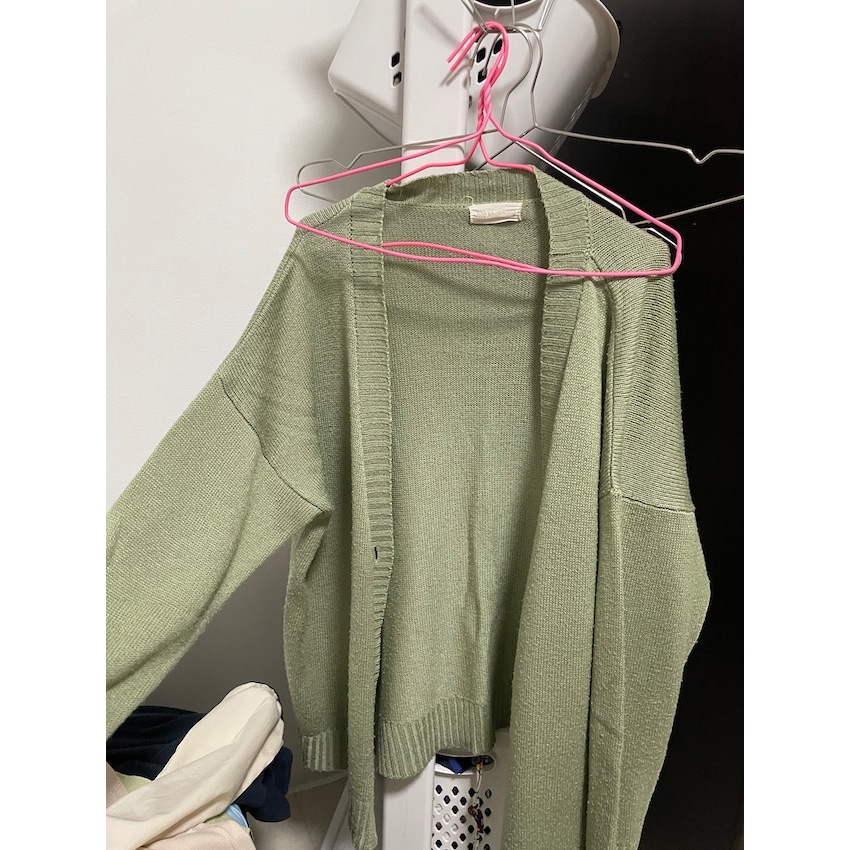 ส่งต่อเสื้อคลุมแขนยาว คาดิแกนสีเขียว แบรนด์ chop.khaikhong