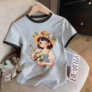 M-3XL เสื้อทีเชิร์ตผู้หญิง ปักลายสาวถือดอกไม้ สีครีม-น้ำตาล ใส่สบาย แฟชั่นฤดูร้อน