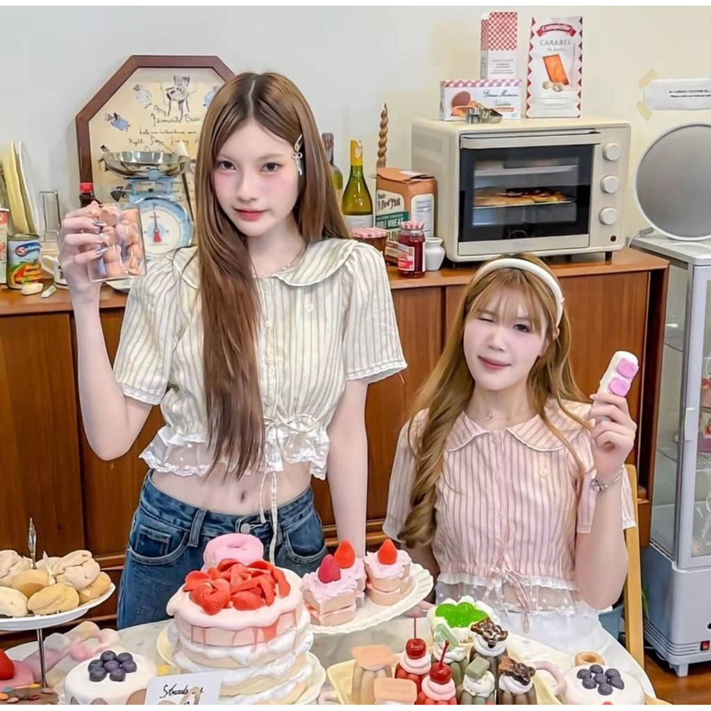ส่งต่อ RIKA ยัยเกี้ยว เสื้อคอบัวรูดเอวลูกไม้ สองชั้น