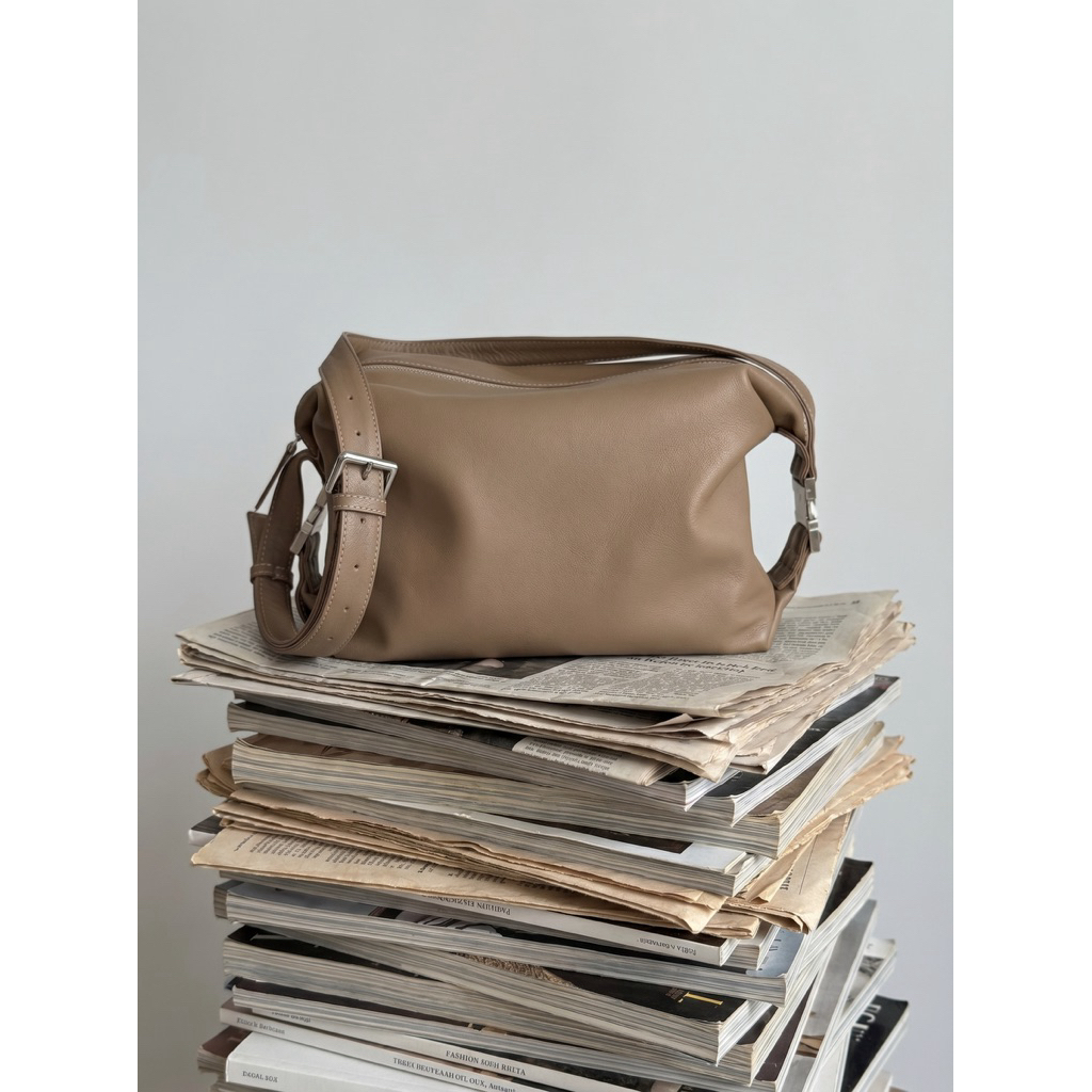 พร้อมส่ง Marroque Cargo, Brown. กระเป๋าหนังแท้หัวเข็มขัดเงินรุ่น Cargo สีน้ำตาล