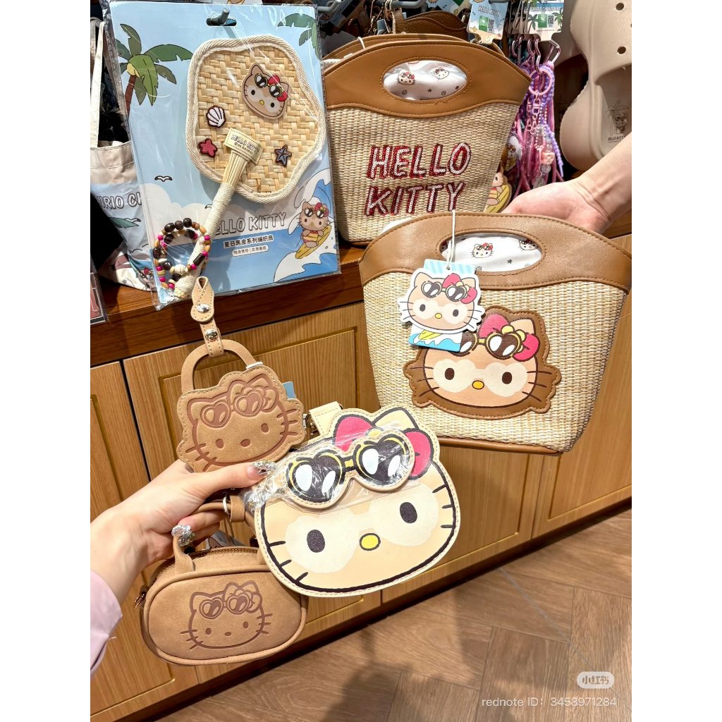 MINISO x Hello Kitty กระเป๋าสาน พัด และพวงกุญแจ รองเท้า ผ้าเช็ดมือ ลิขสิทธิ์แท้