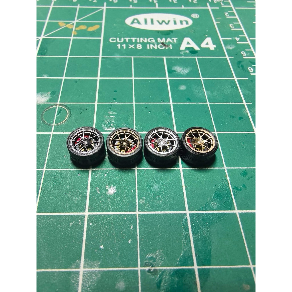 ล้อเรซิ่น  ขนาด 10.2 mm. สเกล 1:64 ล้อแปะ ไม่มีแกน หมุนไม่ได้
