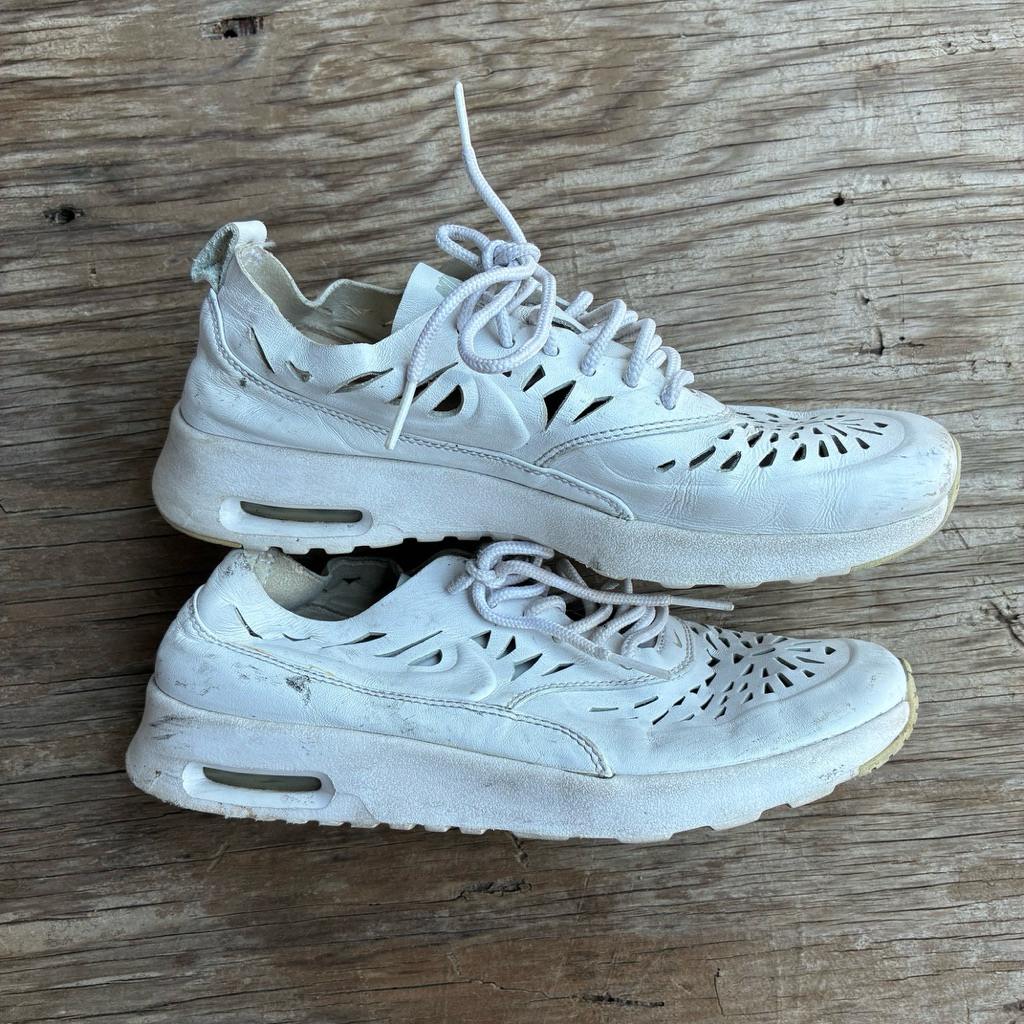 รองเท้า Nike Air Max Thea Joli  White Cut-Out Low-Top Trainers Women’s 7.5