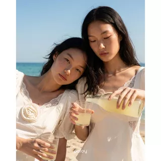 Paloy - PL2193 Emily เสื้อแขนตุ๊กตา หน้าอกแต่งดอกคามิเลีย (Endless Summer)