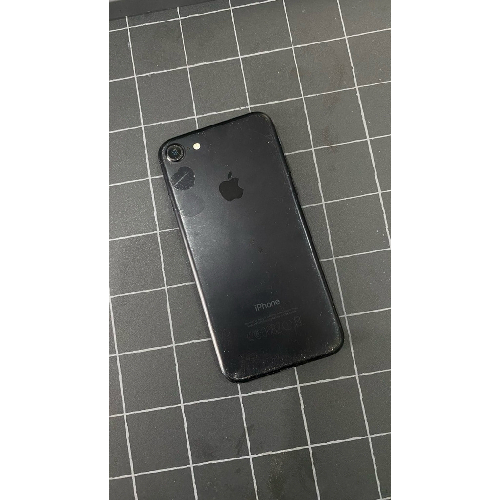 iphone iphone 7( มือสอง)  สีดำ สนใจมักแชทคุยรายละเอียดได้ค่ะ 📱