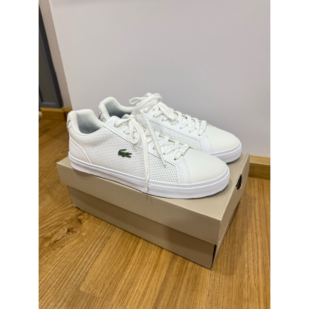 รองเท้าหนังแบบผูกเชือก Lacoste