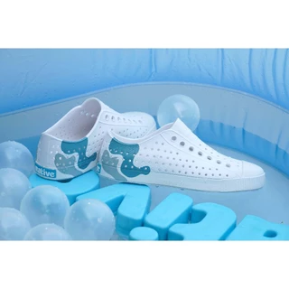Native รองเท้ากันน้ำผู้ใหญ่ EVA รุ่น Jefferson Wanderfoam Block Shell White/ Shell White/ Blue Squiggle Block