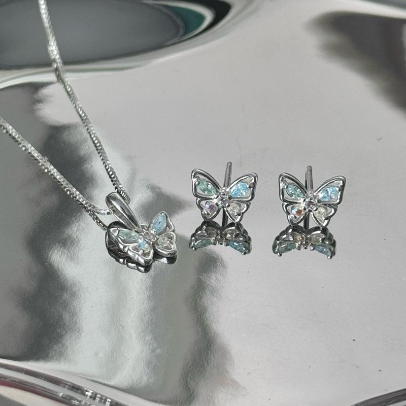 Set little flutter | เซต สร้อยคอผีเสื้อ ลิทเติ้ล + ต่างหูผีเสื้อ ลิทเติ้ล | พร้อมกล่องของขวัญ | เงินแท้92.5%
