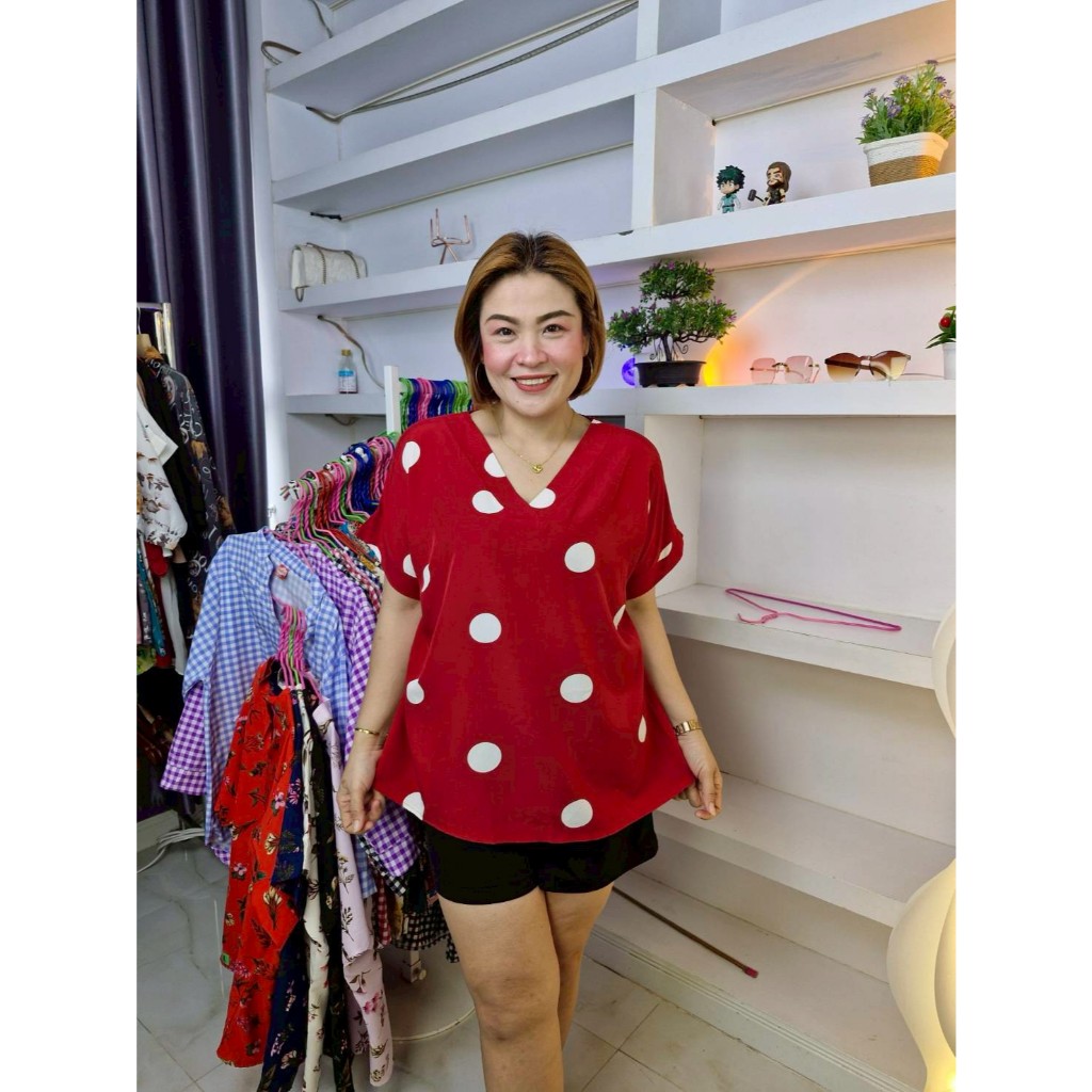 ว25///เสื้อคอวีแขนสั้นลายจุดปิงปอง ผ้าไหมอิตาลี ฟรีไซร์48-50นิ้ว ยาว26นิ้ว หน้าผ้า50นิ้ว ราคา159บาท