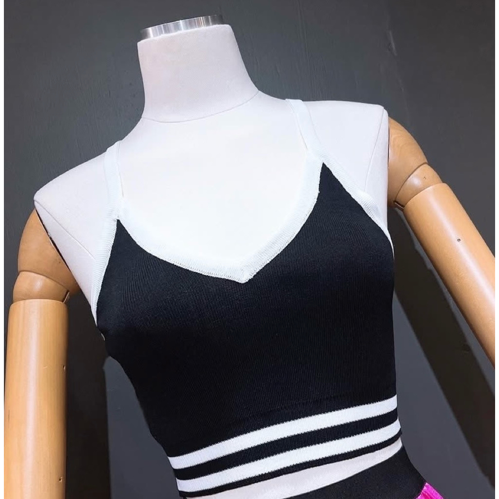 black crop top ⚫️⚫️⚫️