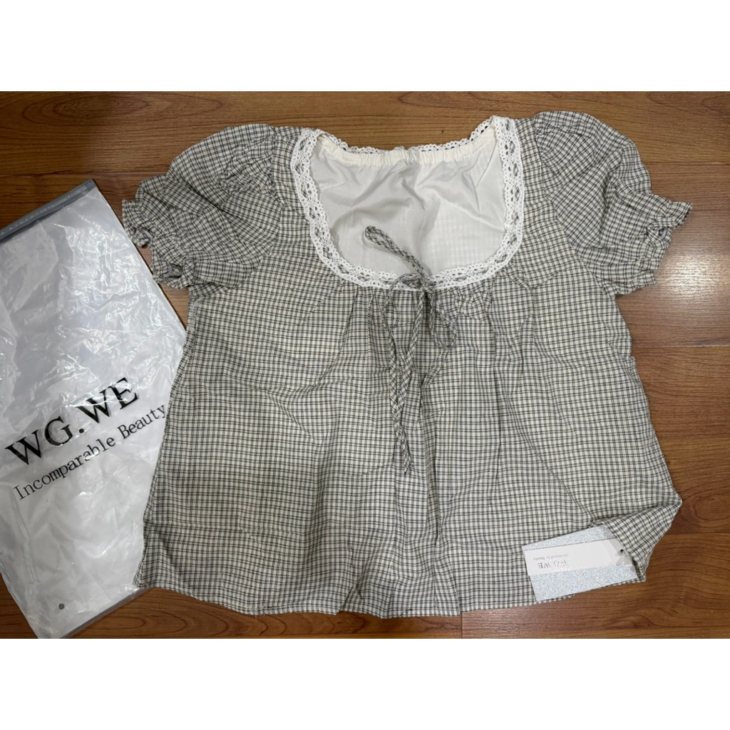 ป้าย WG.WE เสื้อแขนตุ๊กตา