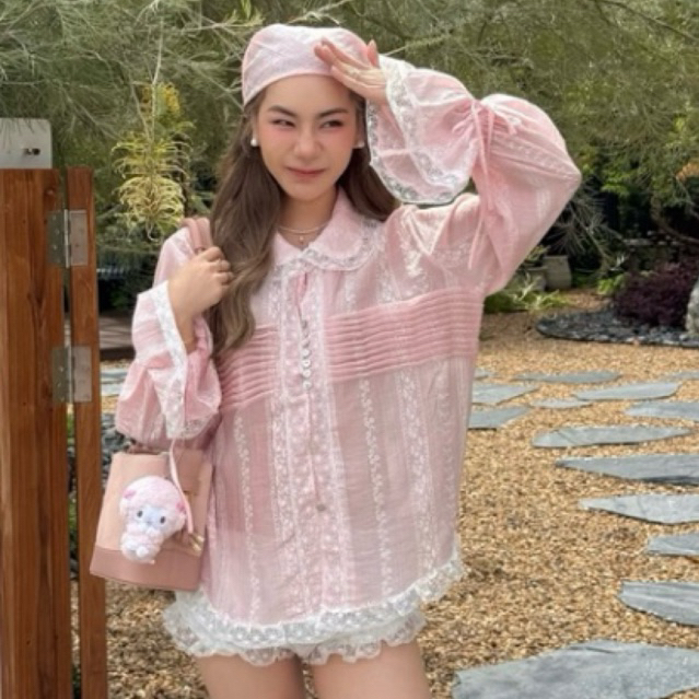 lookbook new with tag รุ่น Etoile top in pink กับ Magnolia top new with tag