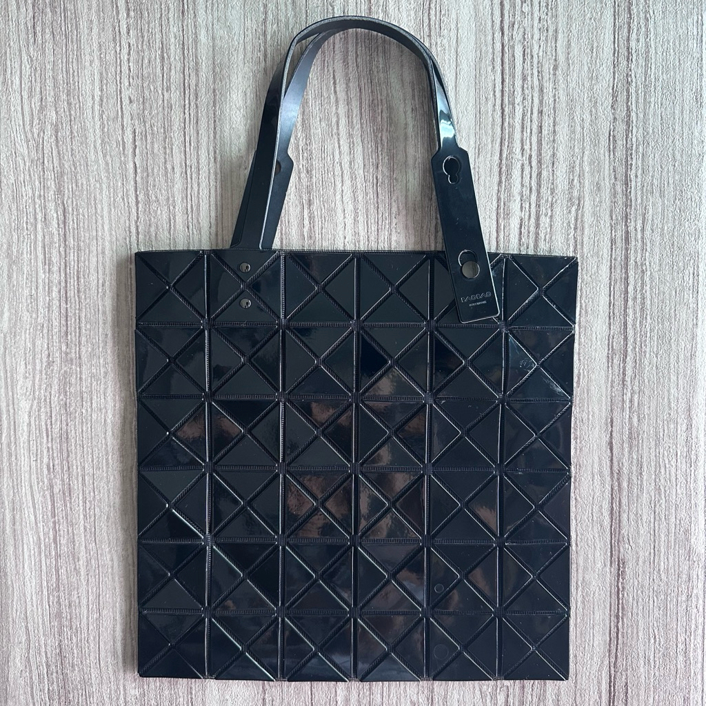 Used BAO BAO ISSEY MIYAKE LUCENT Tote กระเป๋ามือสอง สีดำ ขนาด 6x6