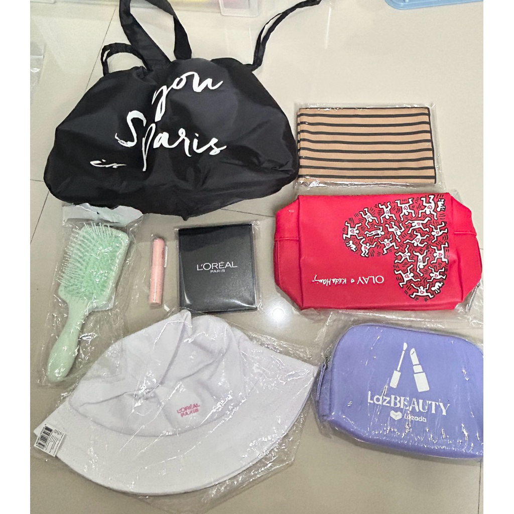 ซื้อ4 แถม1 กระเป๋าเครื่องสำอางค์สกรีนชื่อได้
