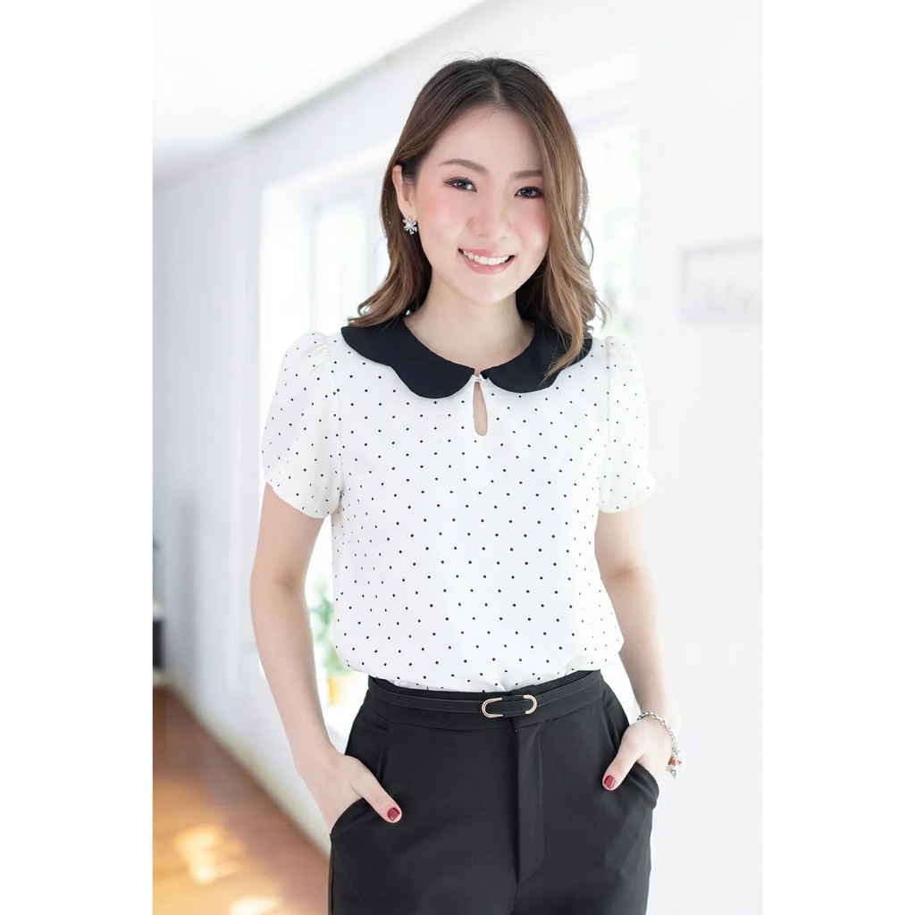 Narinari : MT6906 Petal Collar Folded Sleeve Blouse