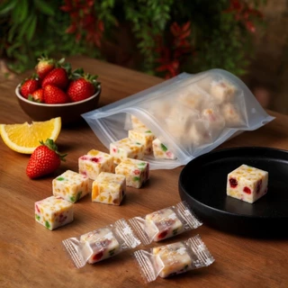 นูกัตคิวบ์ 200g. นูกัตผลไม้ที่ให้เครื่องผลไม้แน่นๆ รสชาติเปรี้ยวหวานทานง่ายอร่อย พกพาสะดวก