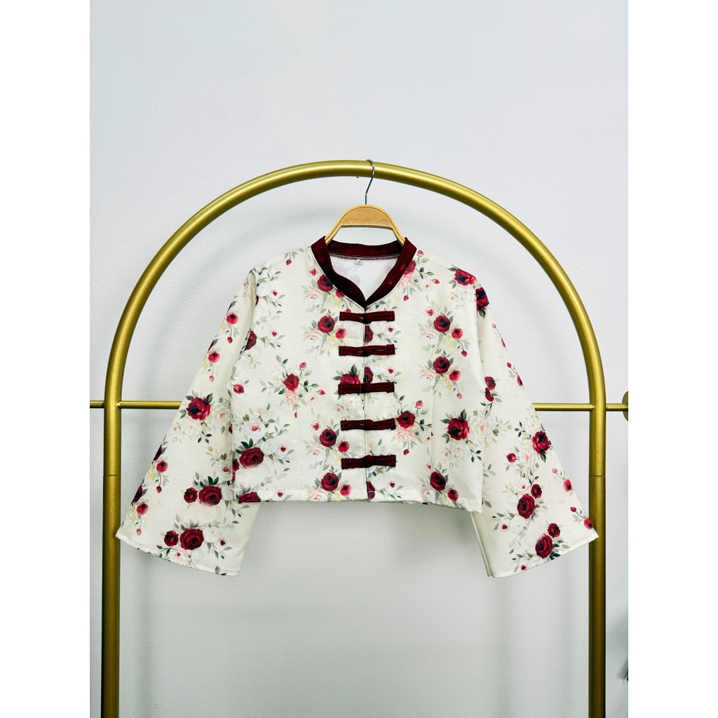 เสื้อทรงเบสิคกระดุมผ่าหน้าลายดอก 🌸
