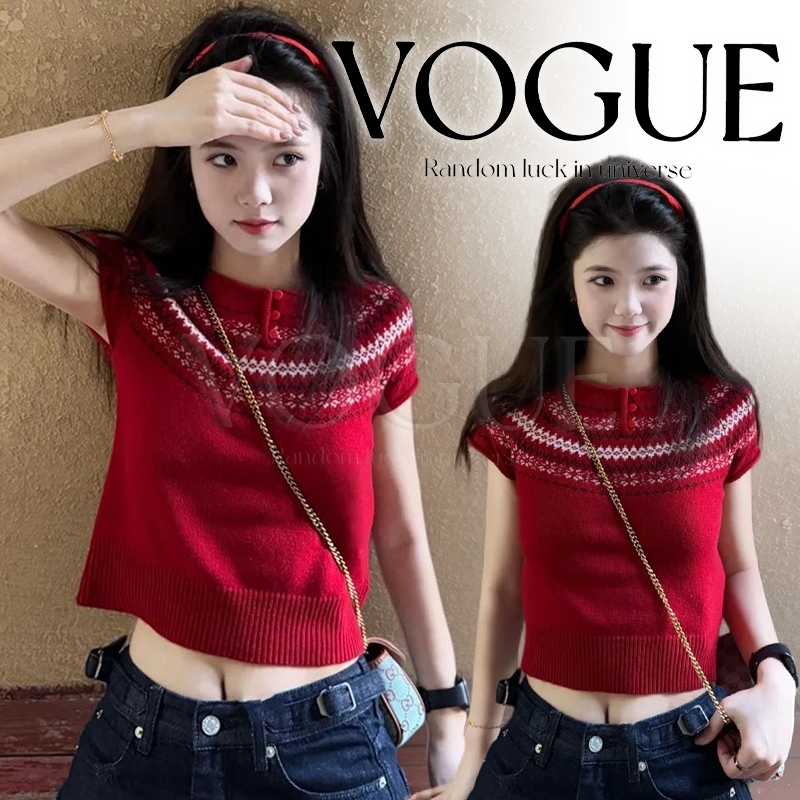 Vogue🌟พร้อมส่ง🌟 เสื้อไหมพรมคอกลมแขนสั้น ลายถักดอกไม้ ประดับกระดุม สวยงามสไตล์ชิวๆ ใส่สบาย (Y062)