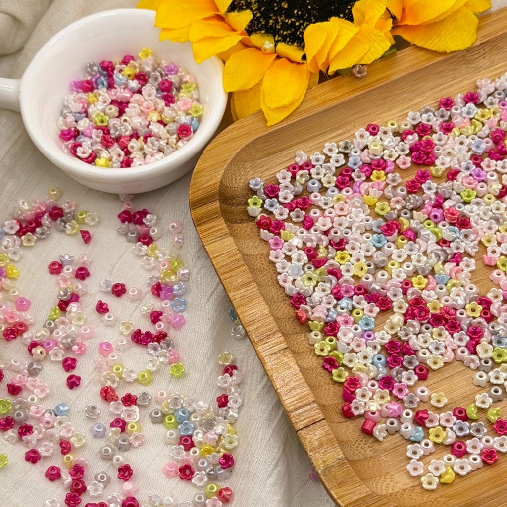 (มีส่งด่วน)ลูกปัดดอกไม้ใสจิ๋ว 400 ชิ้น 4 มิล(เล็กมาก) Mini Blossom Yellow