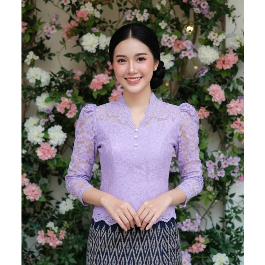 เสื้อลูกไม้อิตาลีคอระบายแต่งกระดุมหน้า (อ17)