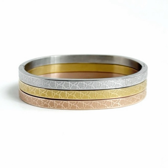 Orachat | Floral 14k bangle. (กำไลตัวเรือนสแตนเลส)