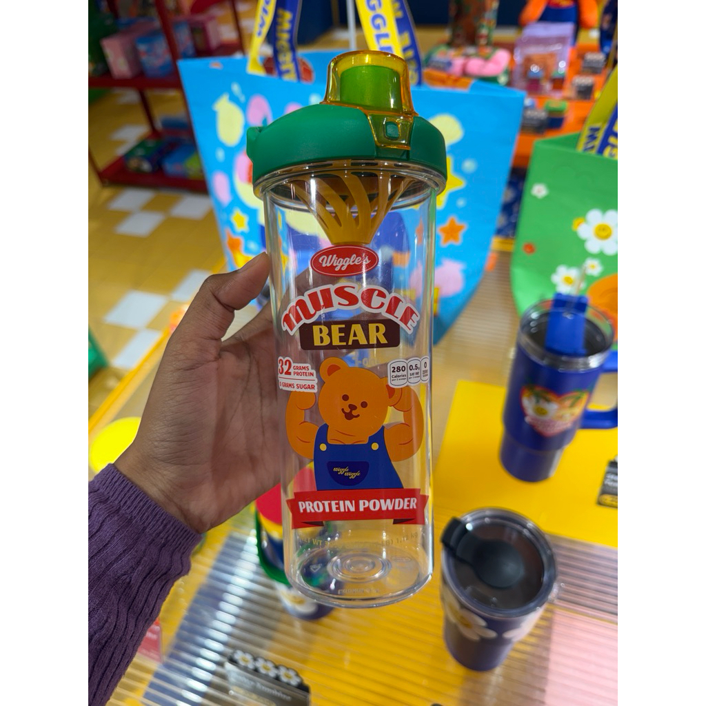 แก้วโปรตีนเชคสุดน่ารักจากวิคเกิล วิคเกิล Wiggle Wiggle x Lock & Lock "Muscle Bear" Shake Tumbler with a 700ml