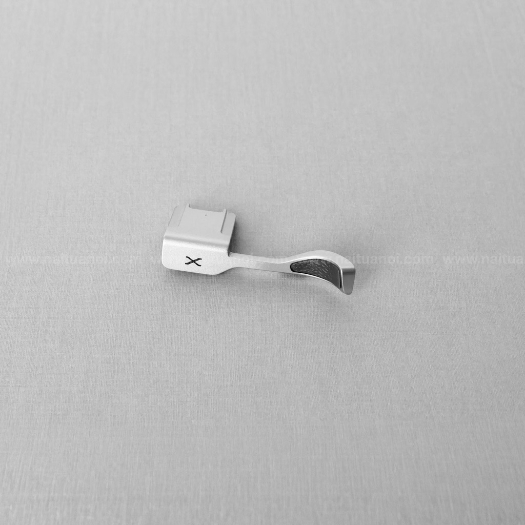 ( Used!! ) Fuji Thumbs Up Grip ( TR-X100 ) For Fuji X100, X100S, X100T, X100F, X100V X100VI Silver <