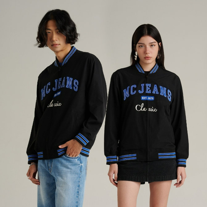 Mc JEANS (แม็คยีนส์) online exclusive เสื้อแจ็คเก็ต Unisex เสื้อแจ็คเก็ตบอมเบอร์ ทรงเรกูลาร์ มีให้เลือก 2 สี MJCP091