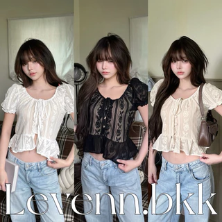 Levenn.bkk • Maya top แขนตุ๊กตา ผ้าลูกไม้ แต่งดีเทลกระดุม ทรงสวย แมทง่าย ใส่ได้บ่อย สำหรับสาวๆ