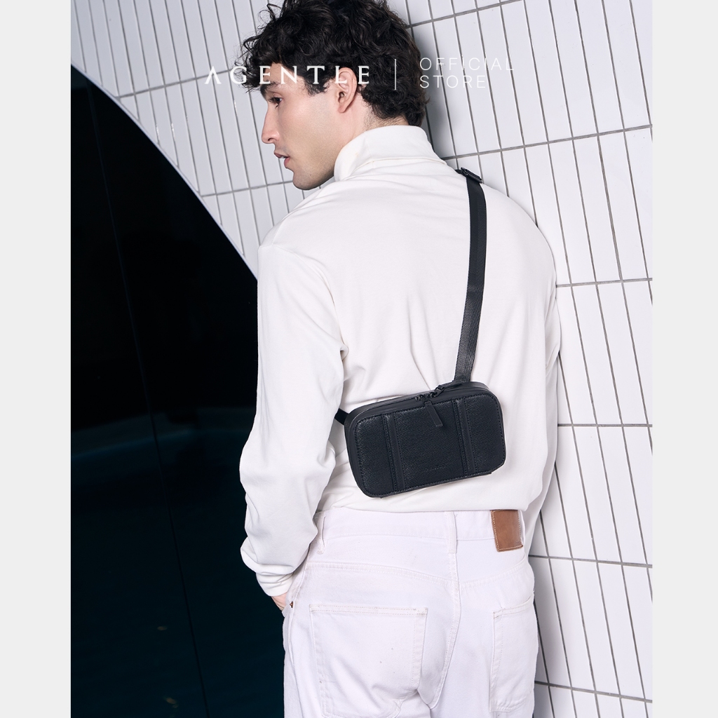 AGENTLE - Half MCR Pouch (เบา สบายไหล่) กระเป๋าสะพายครอสบอดี้ กึ่งคาดอก หนังไมโครไฟเบอร์ พร้อมสายผ้า