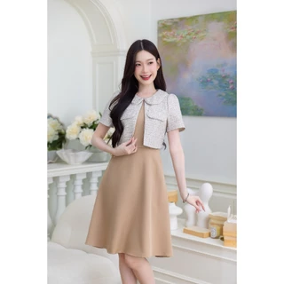 เดรส ALERT BRAND คอปก ล้อมมุก เป็นผ้าทวีตสวยมีเอกลักษณ์อัดกาวให้ นิ่มใส่สบายไม่หนาเกินไป ช่วงอกมีดีเทลแต่งกระเป๋าล้อมมุก